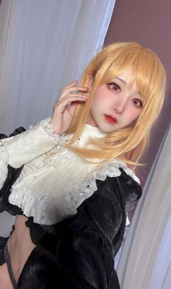 按摩的女大学生