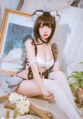 赤裸红唇